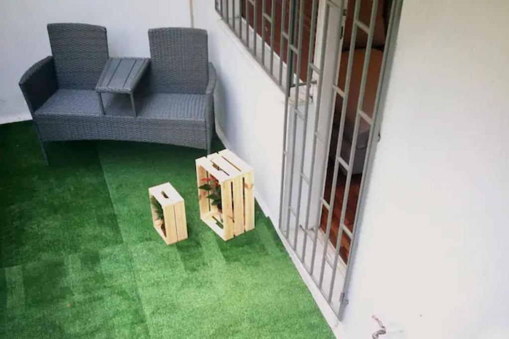 Apartment With Private Patio Athènes Extérieur photo
