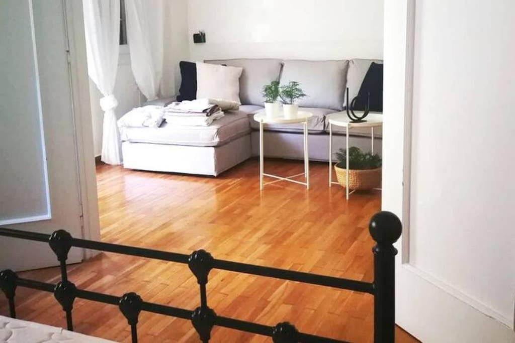 Apartment With Private Patio Athènes Extérieur photo
